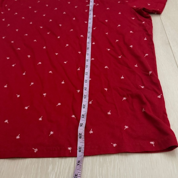 Hollister Red Tee with White Tree Details - Picture 5 of 6